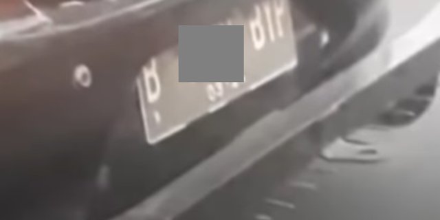 Ngeri! Mobil Ini Pasang Bumper Duri